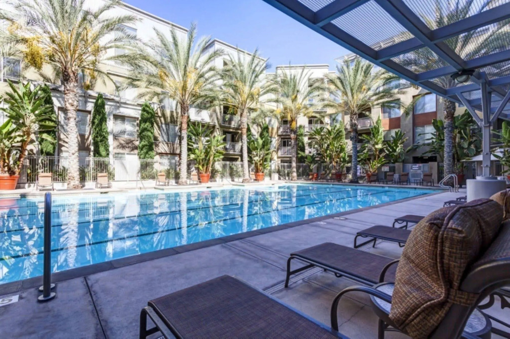 Global Luxury Suites at Main Street