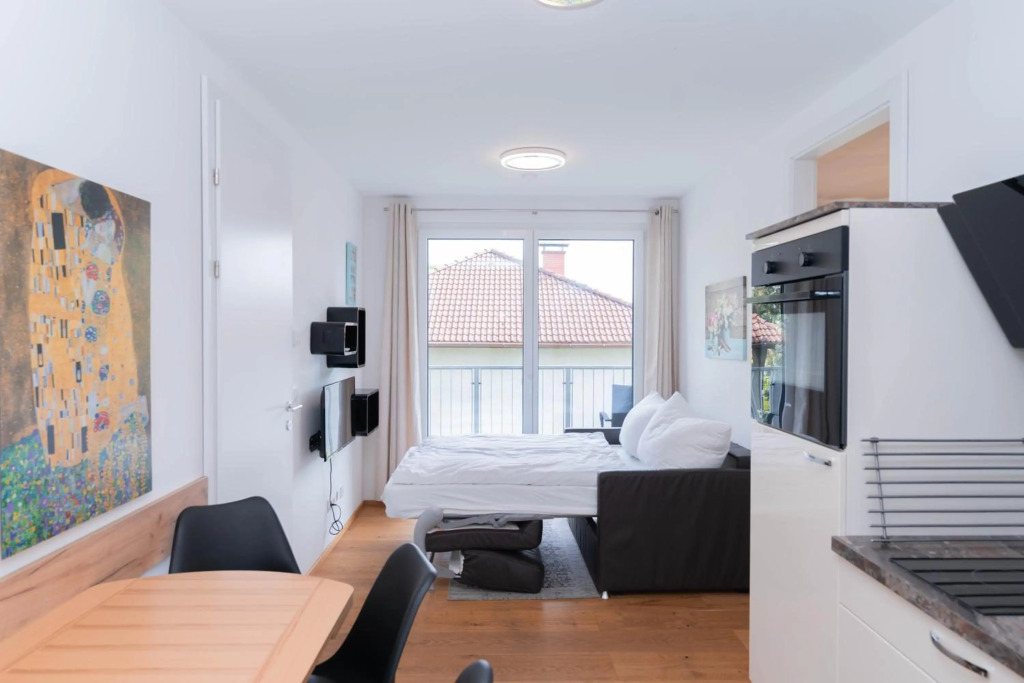 Modern apartment near city center - balcony