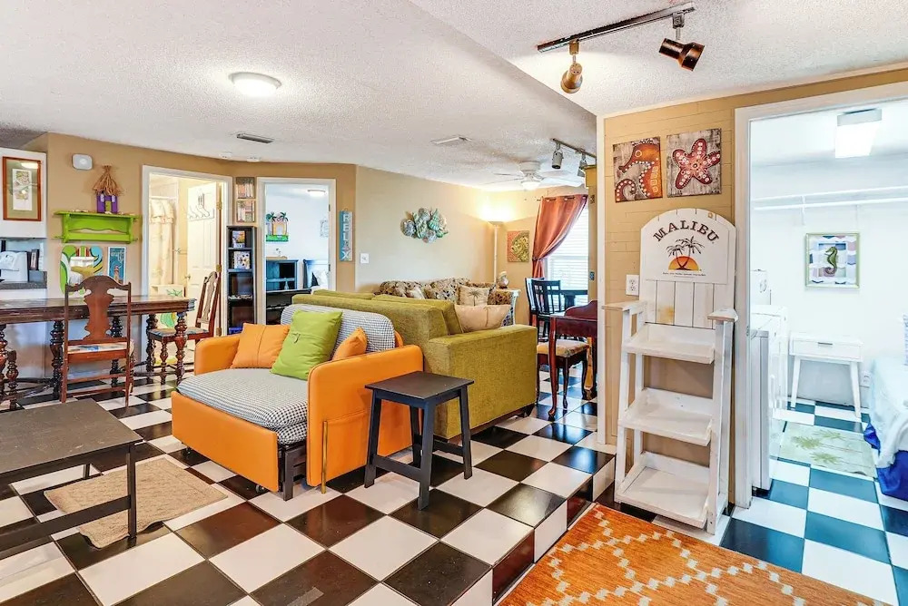 Cozy PCB Cottage ~ 1 Block to Beach!