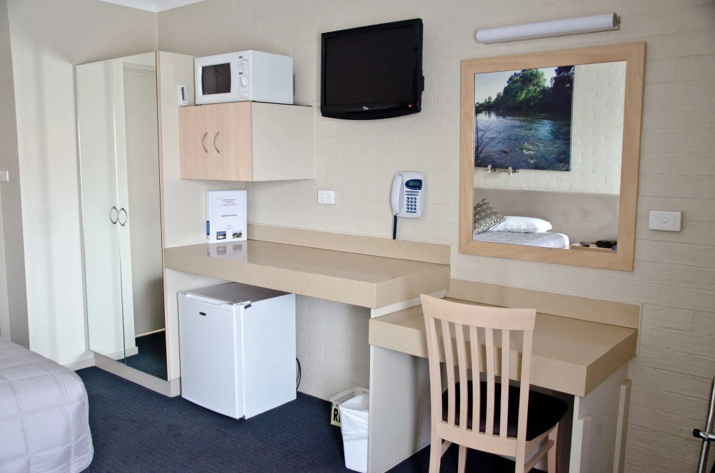 Baybrook Motor Inn