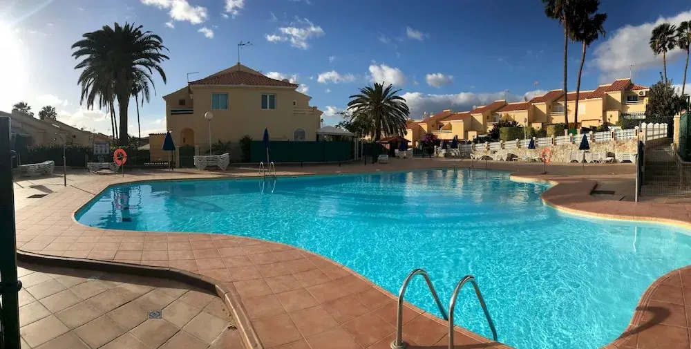 Sonemar complex with pool