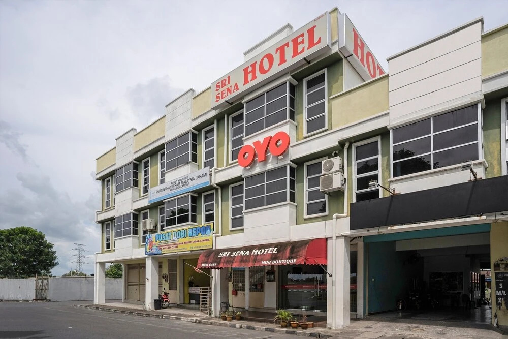 OYO 89831 Sri Sena Hotel