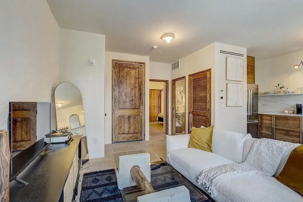 FRONTDESK 313 South St Apts Philadelphia
