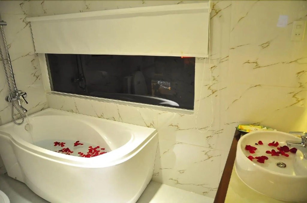 Art Deluxe Hotel