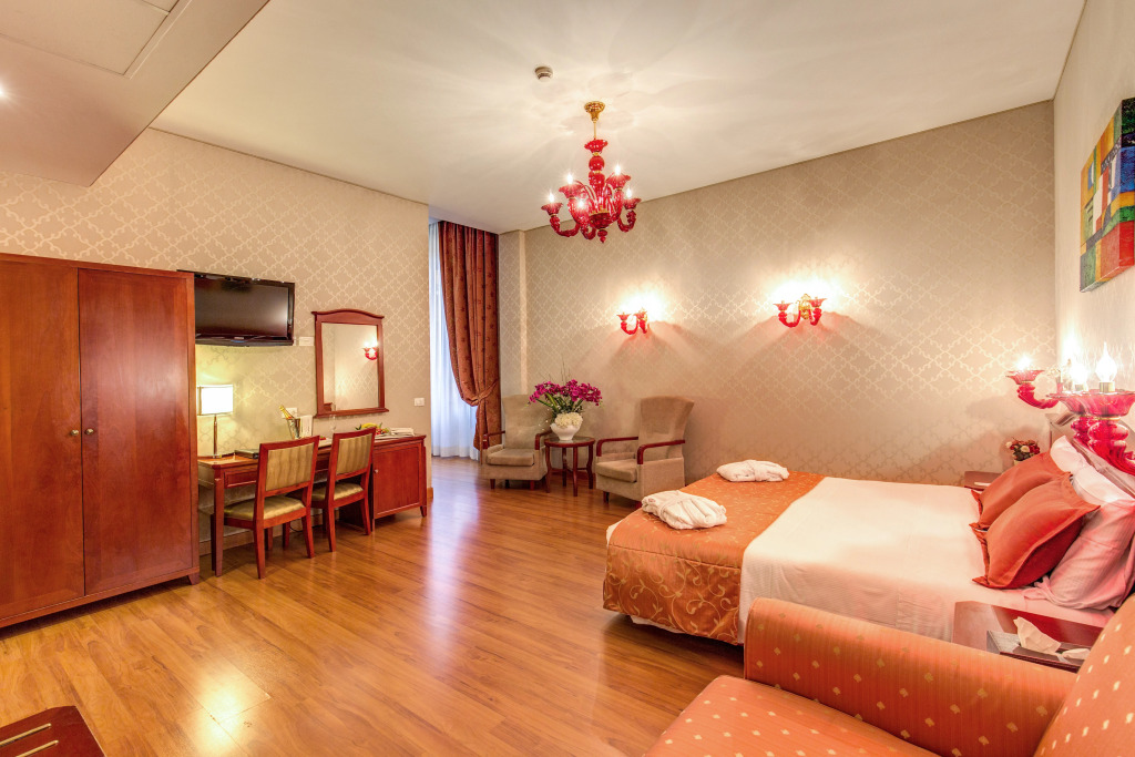 Отель Augusta Lucilla Palace