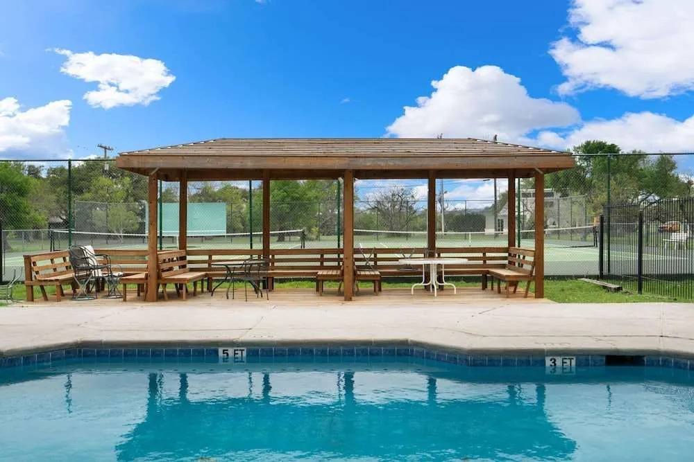 5br Home w/ Pool and a View!
