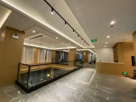 Garze Chin lives in a hotel