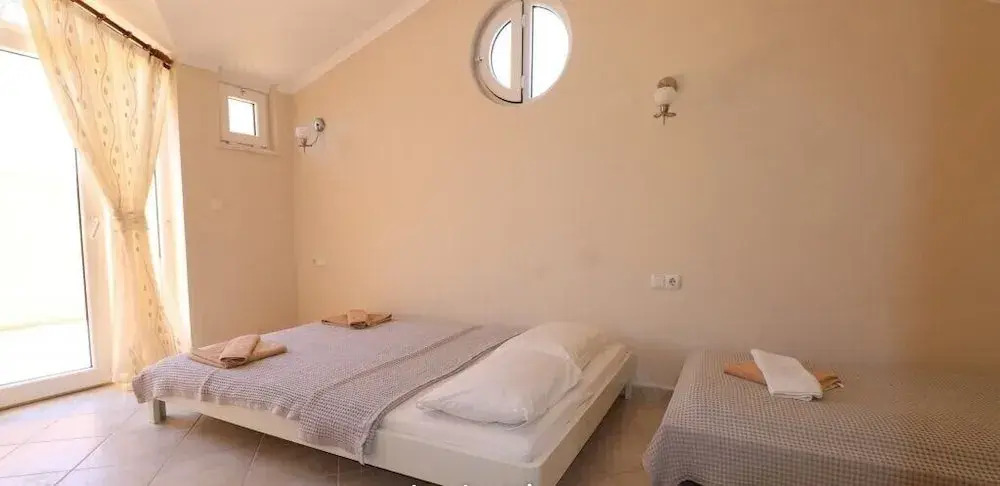 Villa TR07 by Joylettings