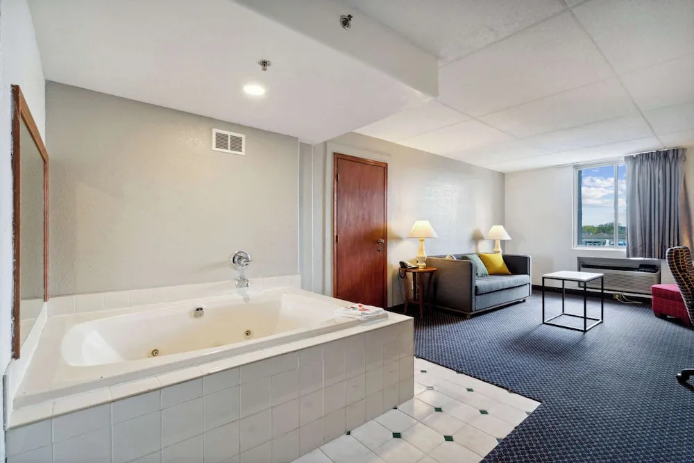 Quality Inn & Suites Waterloo-Ia (us)