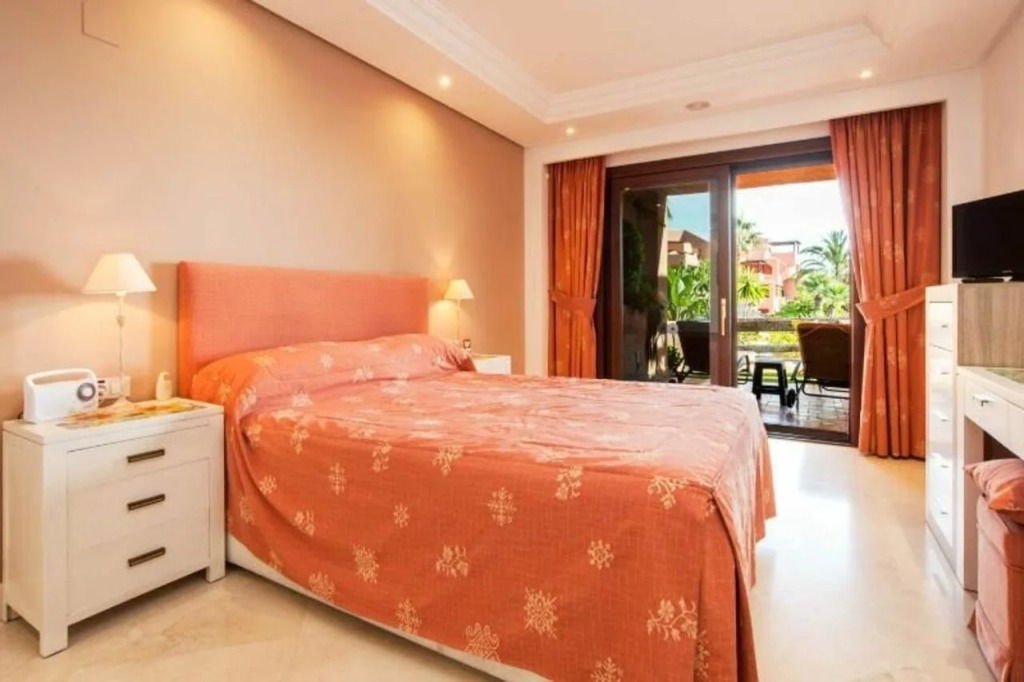 Luxurious Two Bedroom Apartment in Mar Azul, Estepona