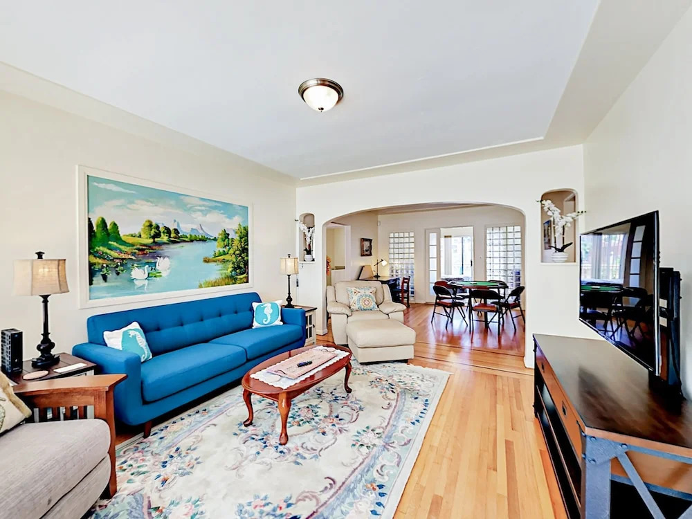 Little Italy Bungalow 3 Bedrooms 1.5 Bathroom Home