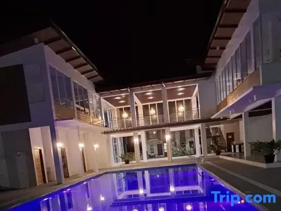 Vacation Home  near Airport and White Sand Beaches