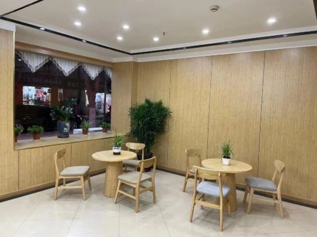 WUHUA Holiday Hotel（chongmingnanmenmatou）