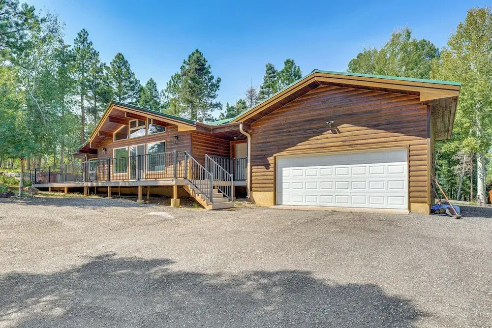 Stylish, Serene Angel Fire Cabin w/ Hot Tub!