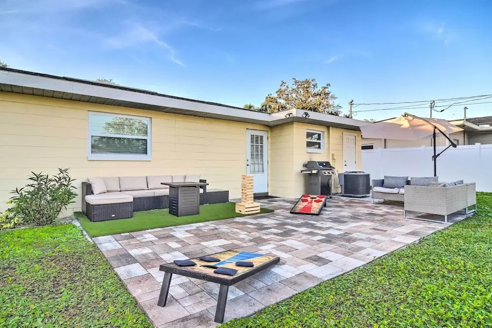 Sunny Seminole Home: Grill, Fire Pit & Fenced Yard