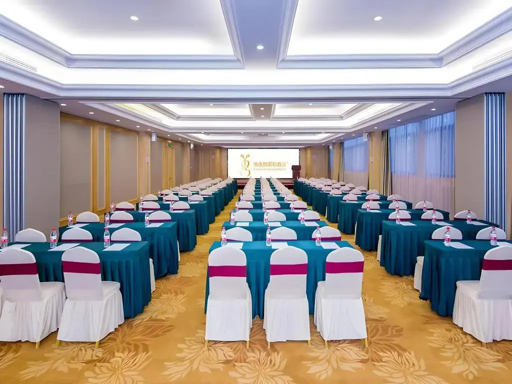 Vienna International Hotel (Xinwuzhong, Dengcheng Avenue, Xiangyang)