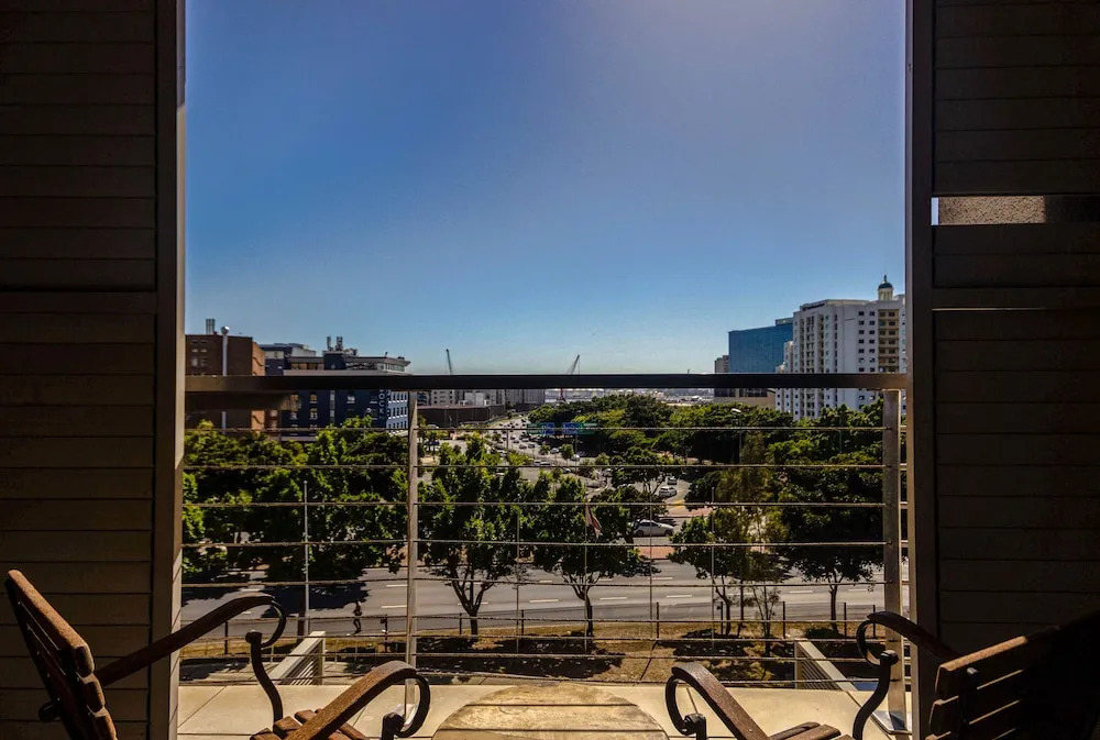 De Waterkant Studio Apartment - Fully Furnished and Equipped