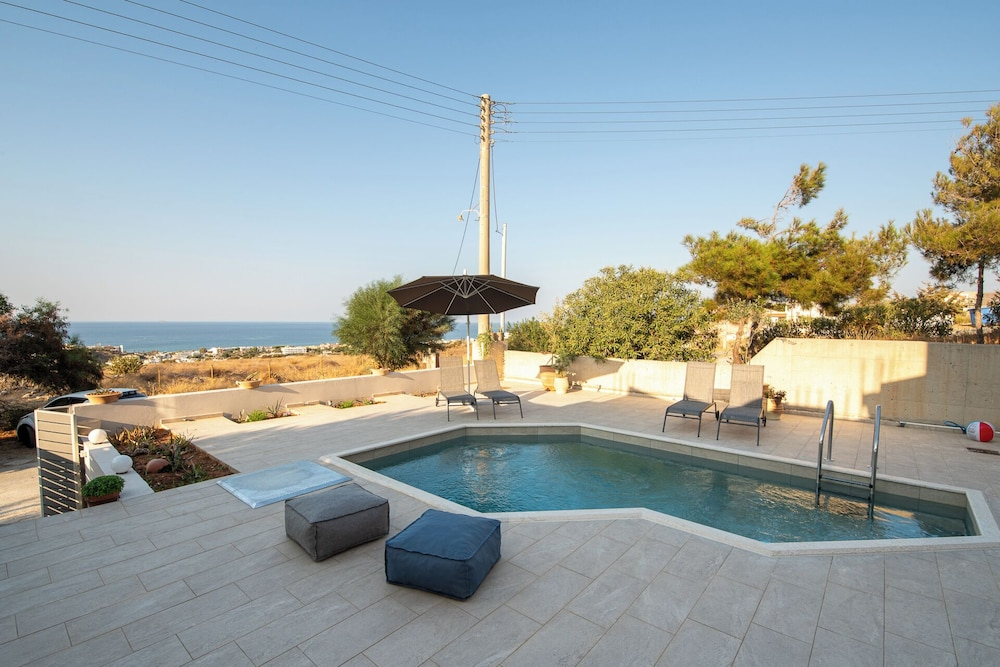 Villa Alice on the rocks