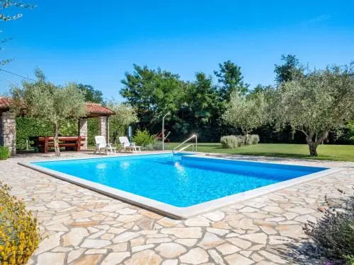 Holiday Home Tommy by Interhome
