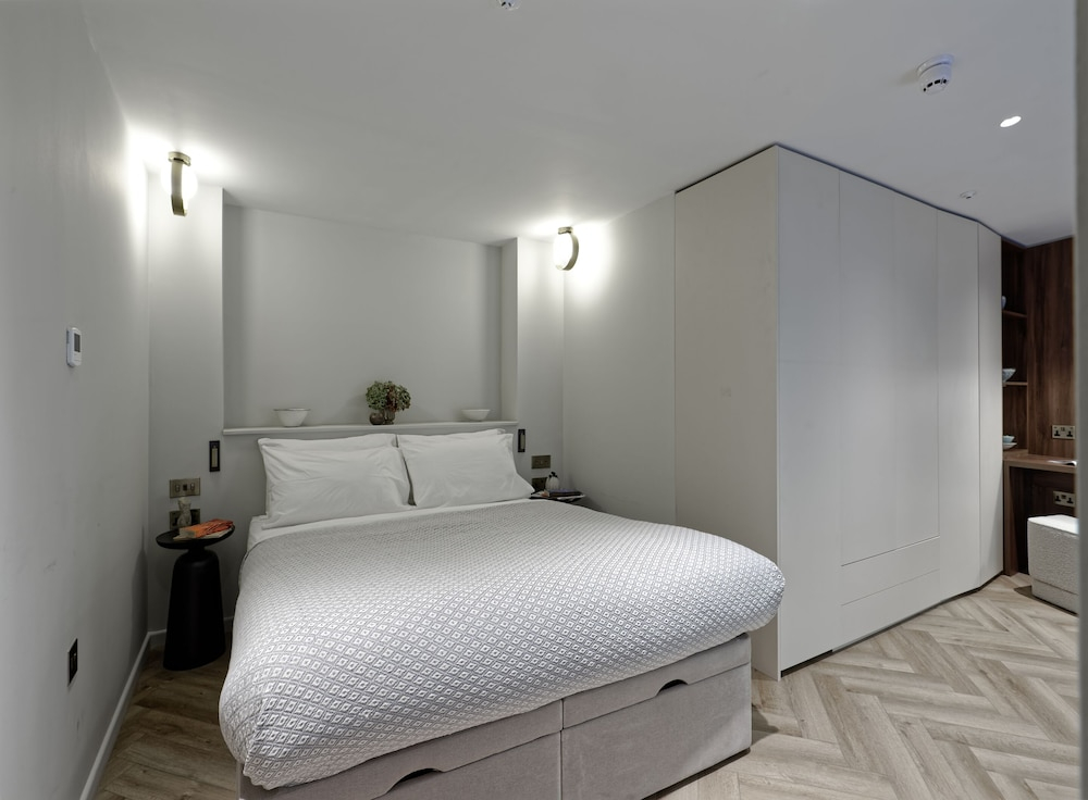 Notting Hill Studios by DMONTRIO