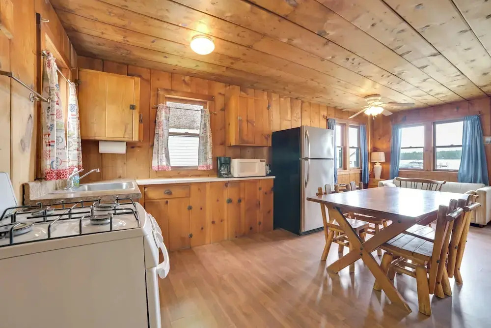 Resort Cabin On Lake Huron! Pets Welcome