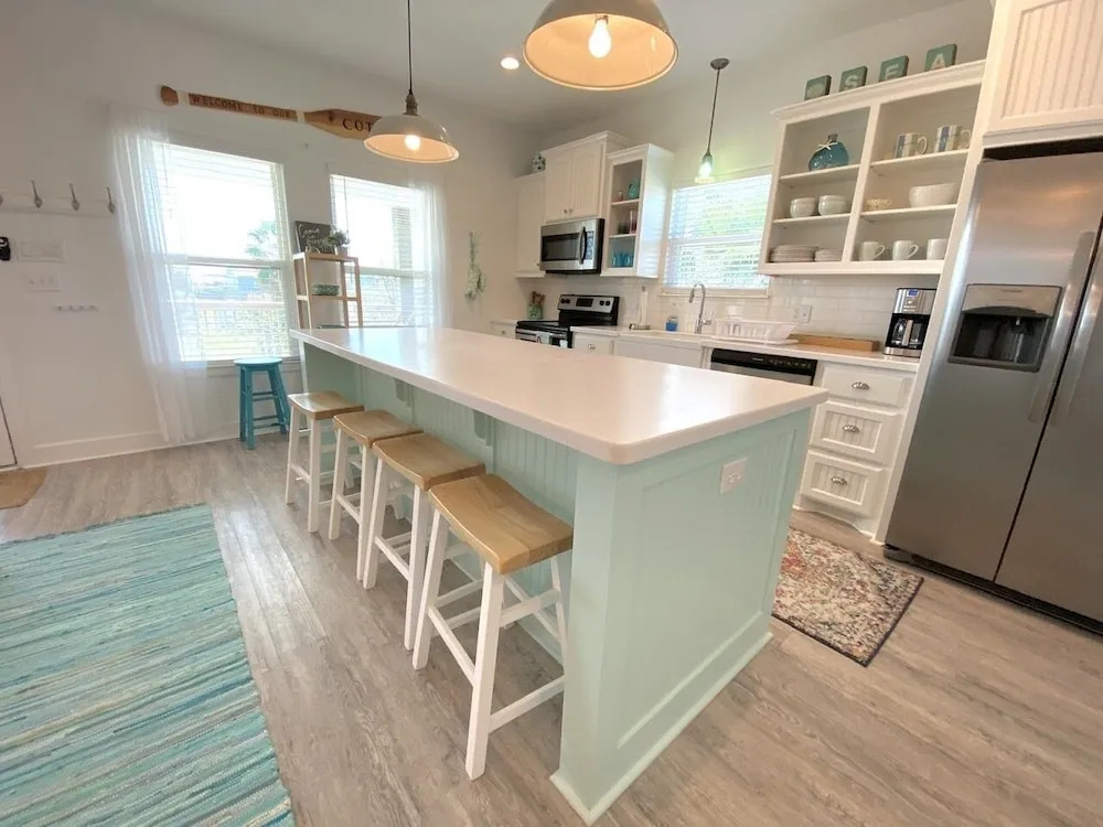 #justawavin' 3 Bedroom Home by RedAwning