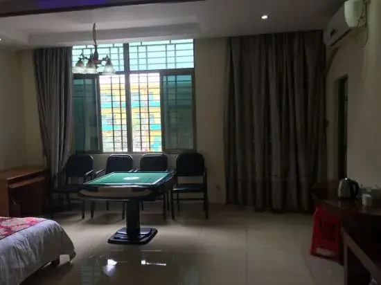 Lingao Huarui Business Hotel