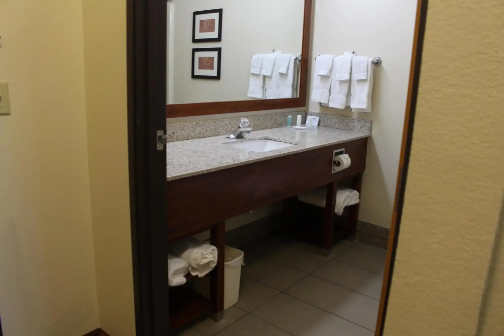 Comfort Suites Kansas City-Liberty