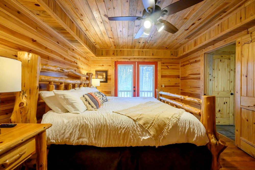Kodiak Bear-hot Tub-playground-location
