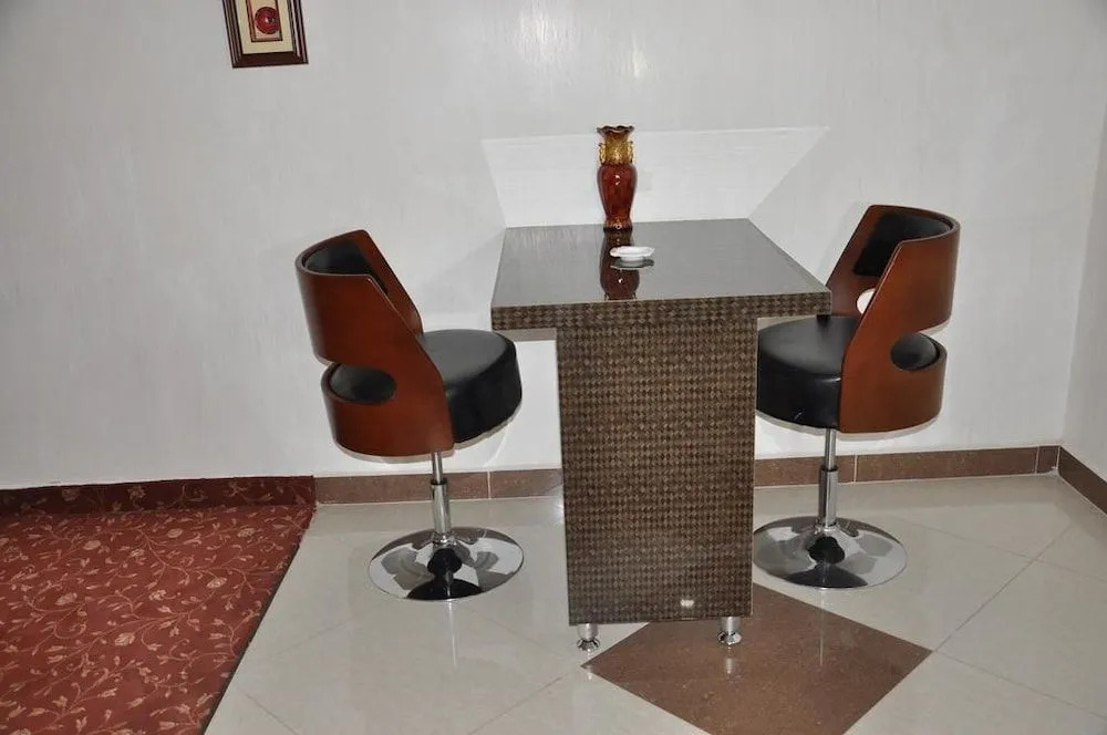 Elite Suites Hotel