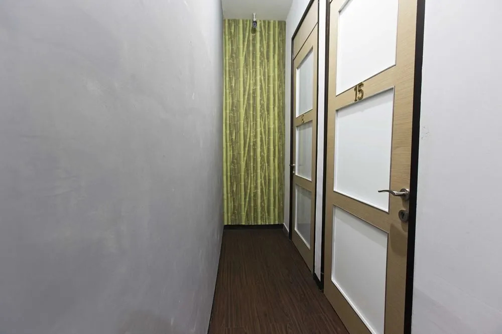 RedDoorz near Asemka