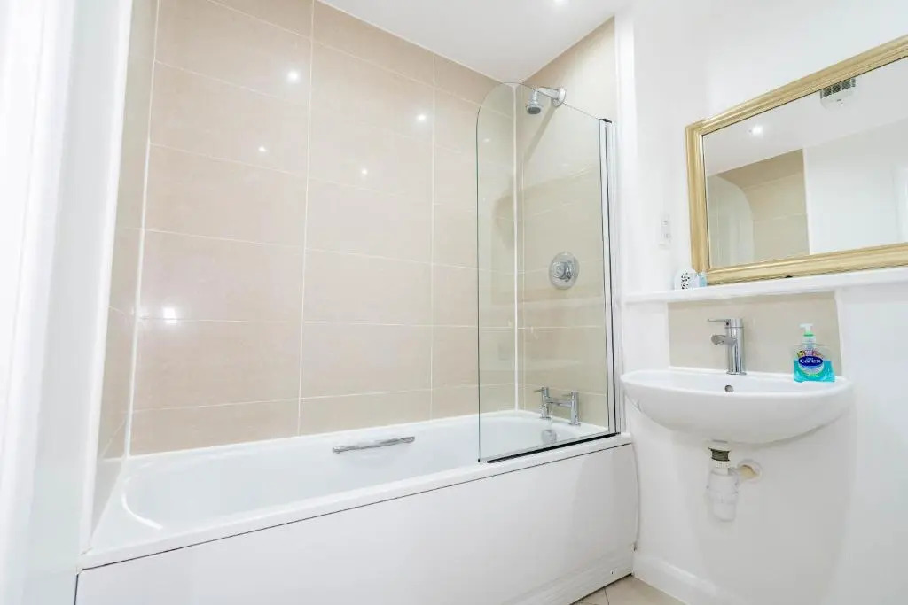 MAEVELA Apartments - Cube View City Centre Apartment - With Balcony View of The Cube - PS4 & Smart TV's