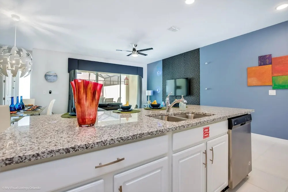 5 Bedroom 4.5 Bathrooms With Pool