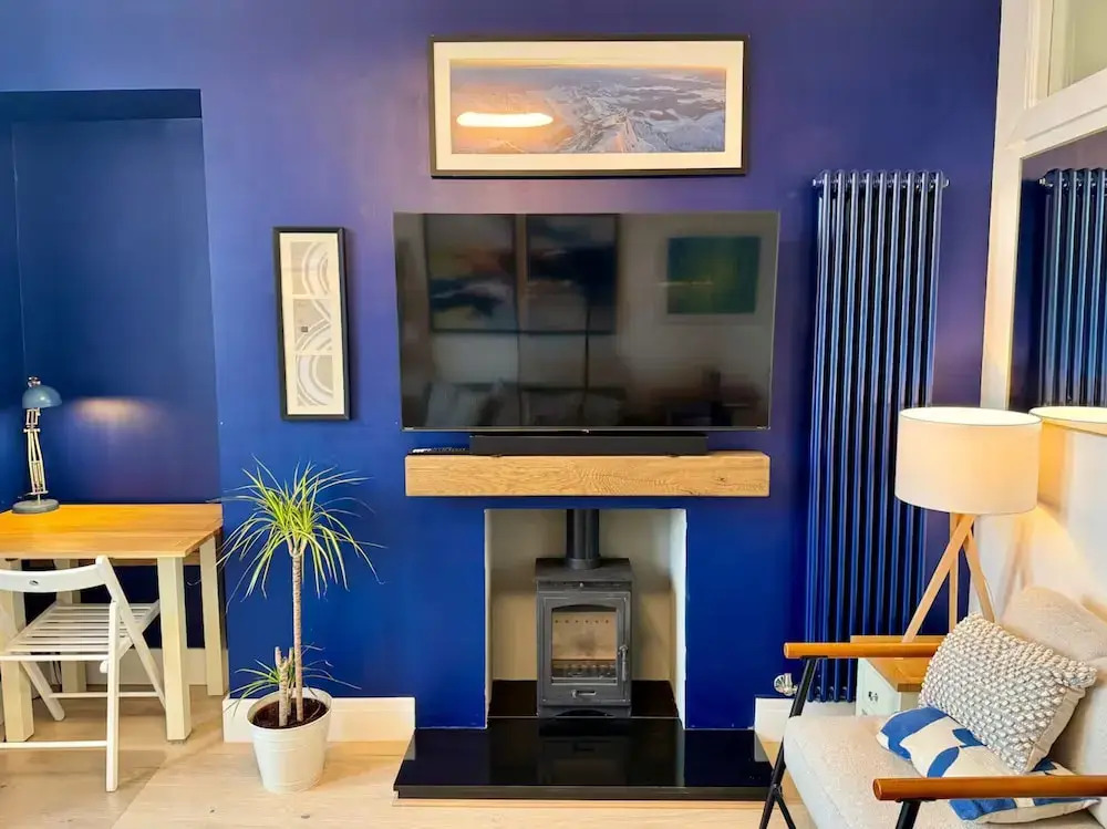 Warm, Upgraded Top-floor Flat in Finnieston