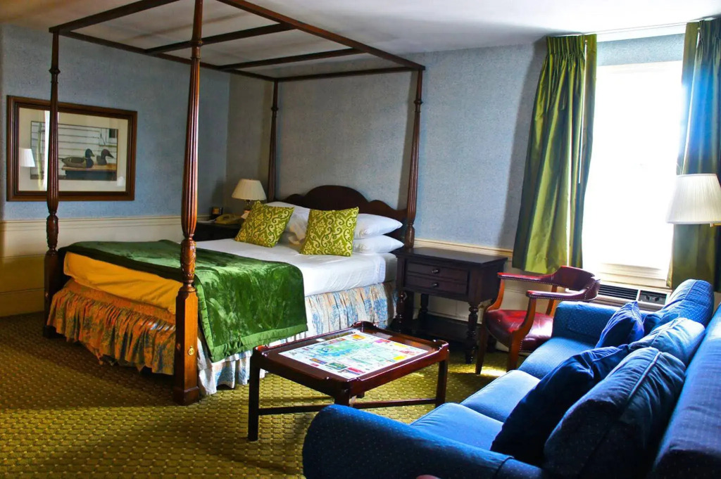 Inn at Mystic