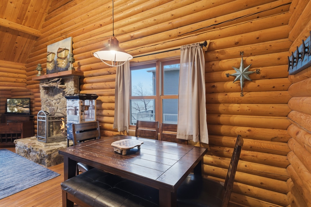 Lakefront Log Cabin With Private Dock, Two Decks & Cozy Comfort at 35mm in Sunrise Beach