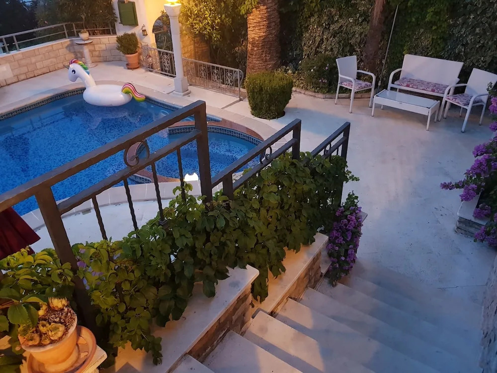 Villa Masha is a Detached House, Very Finely Accommodating 6 to 7 Persons