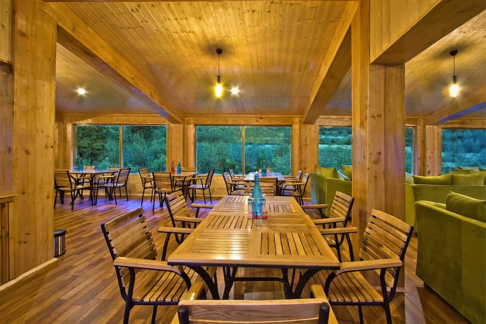 Vyas Vatika a wooden exotic Resort Near Old Manali