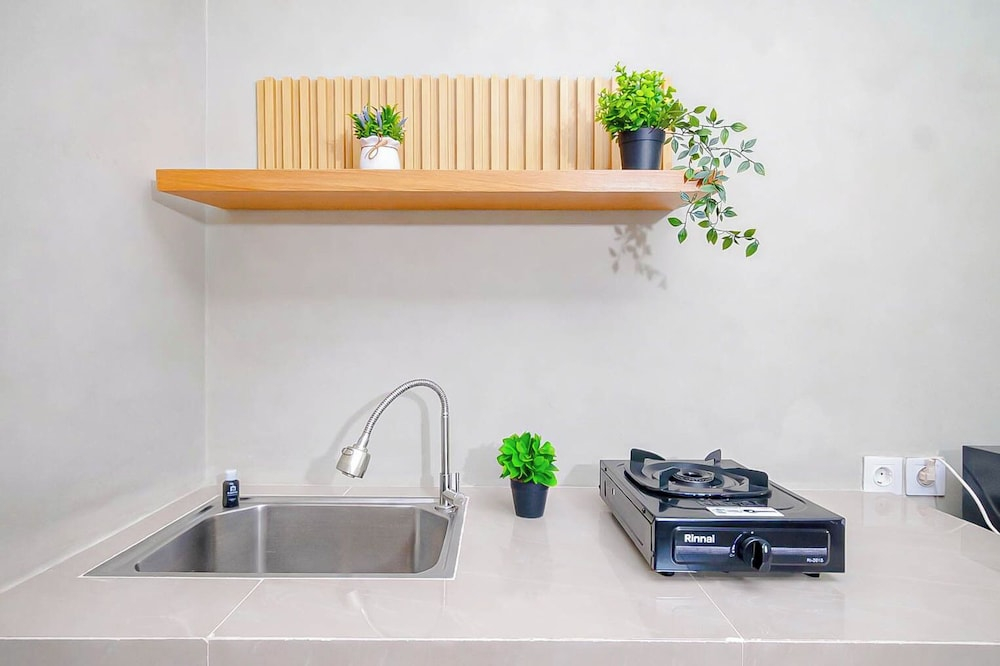 Contemporary And Cozy Studio Apartment Lrt City Sentul - Royal Sentul Park