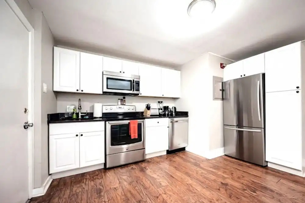 Park Place- Cozy Modern Space Fully Updated Fast Wifi Good Coffee and Easy Parking