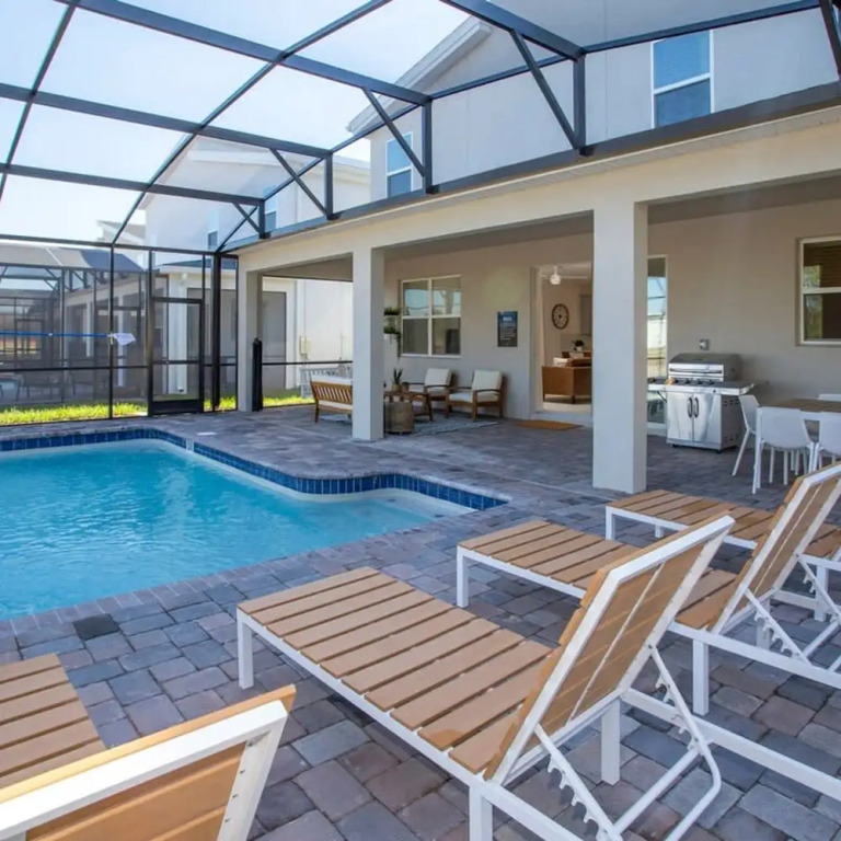 4577 Stunning 7BD Home