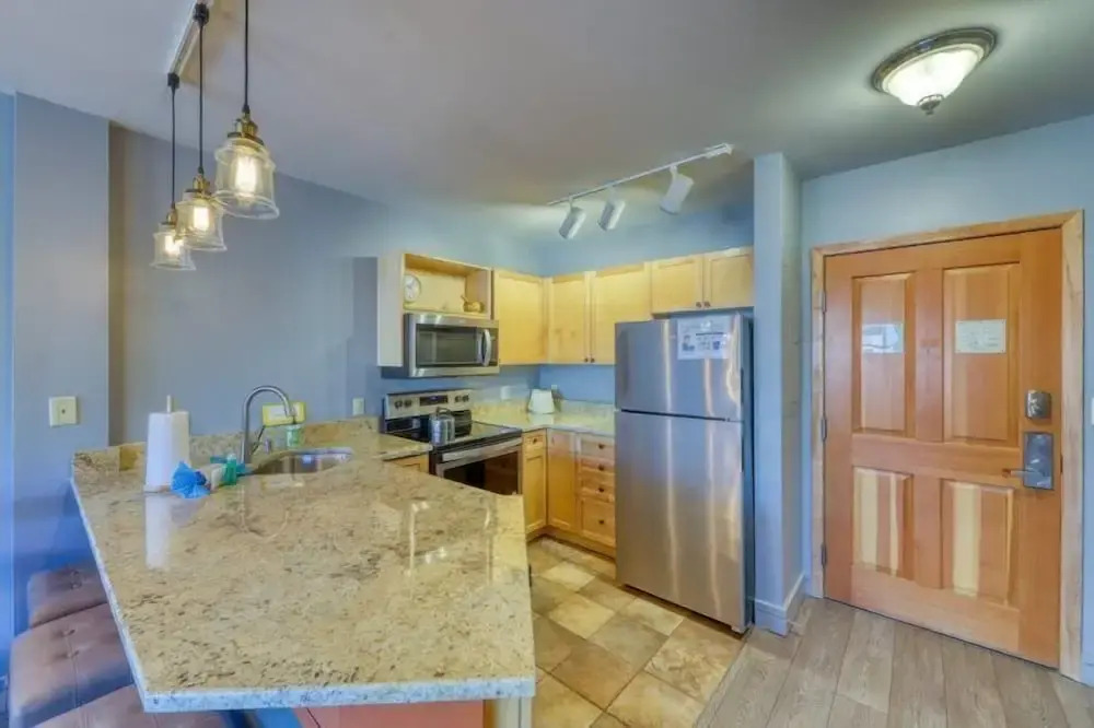 1 Bedroom Mountain Condo In River Run Village With Expansive Mountain Views And Walking Distance To Ski Slopes