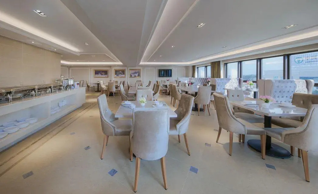 Vienna International Hotel ( Shunde Jun'anBiguiyuan Golf Club）