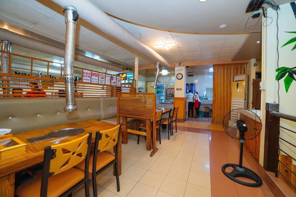 RedDoorz @ Fields Avenue Angeles City