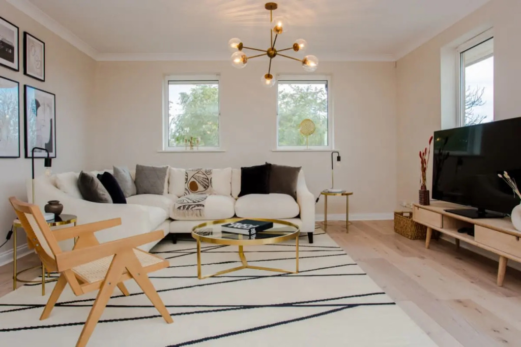 The Sparkford Gardens - Lovely 2BDR with Balcony