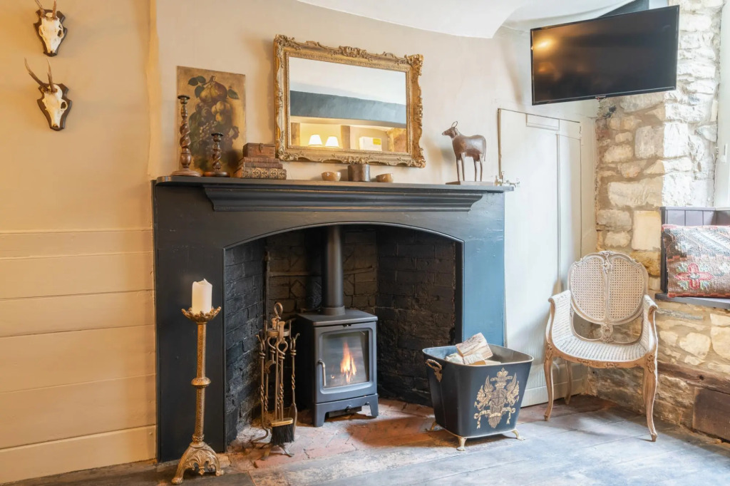 Cotswold Cottage in Winchcombe Near Broadway