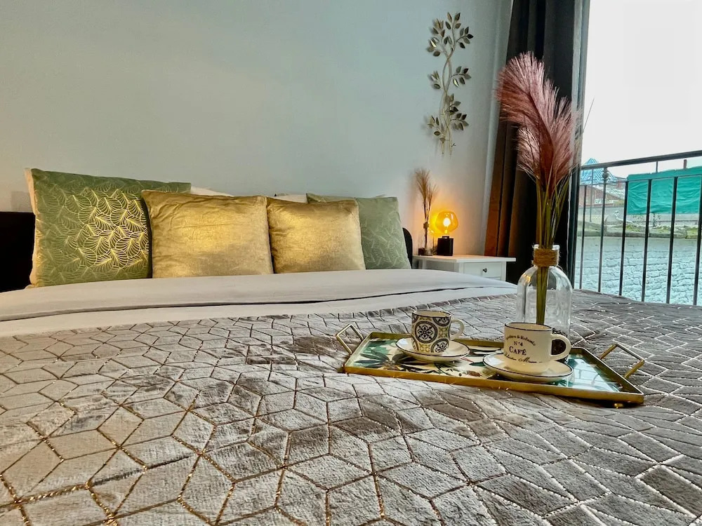 OneLuxStay near Fashion District