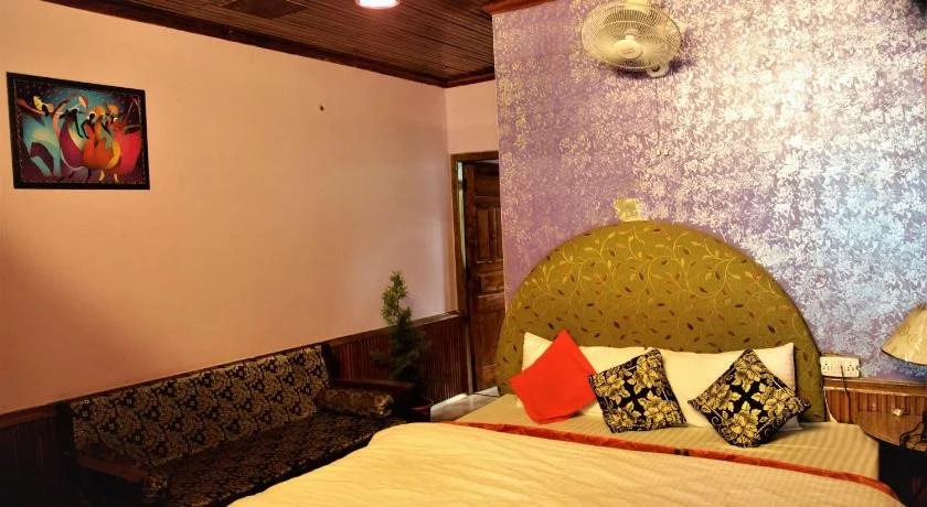 Hotel Chetna & Cottages