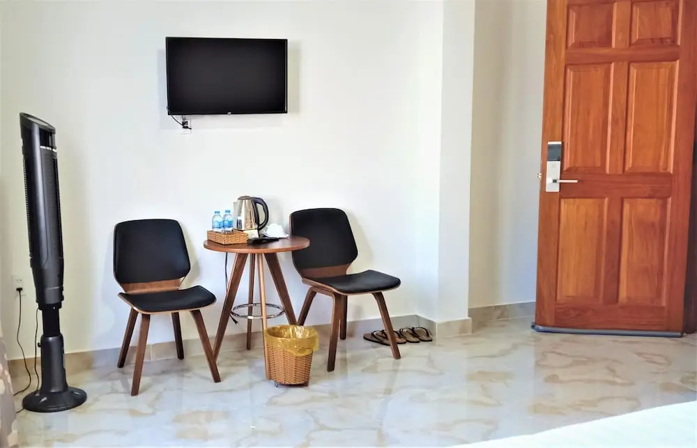 Thu Hien Hotel – Near the Market with Projector