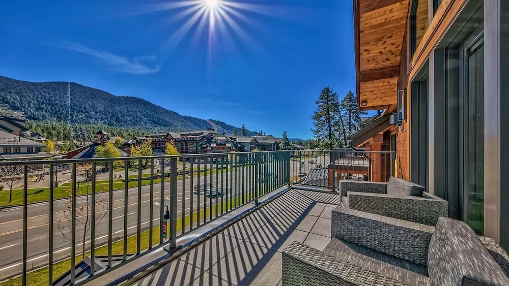 Luxury 2br Steps From Heavenly Village & Gondola 2 Bedroom Condo by RedAwning